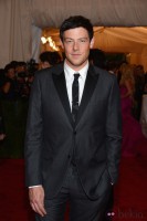 /album/finn-hudson/a21141-cory-monteith-alfombra-roja-gala-del-met-2012-jpg1/